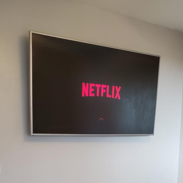 Tilting Wall-mounted TV Mount